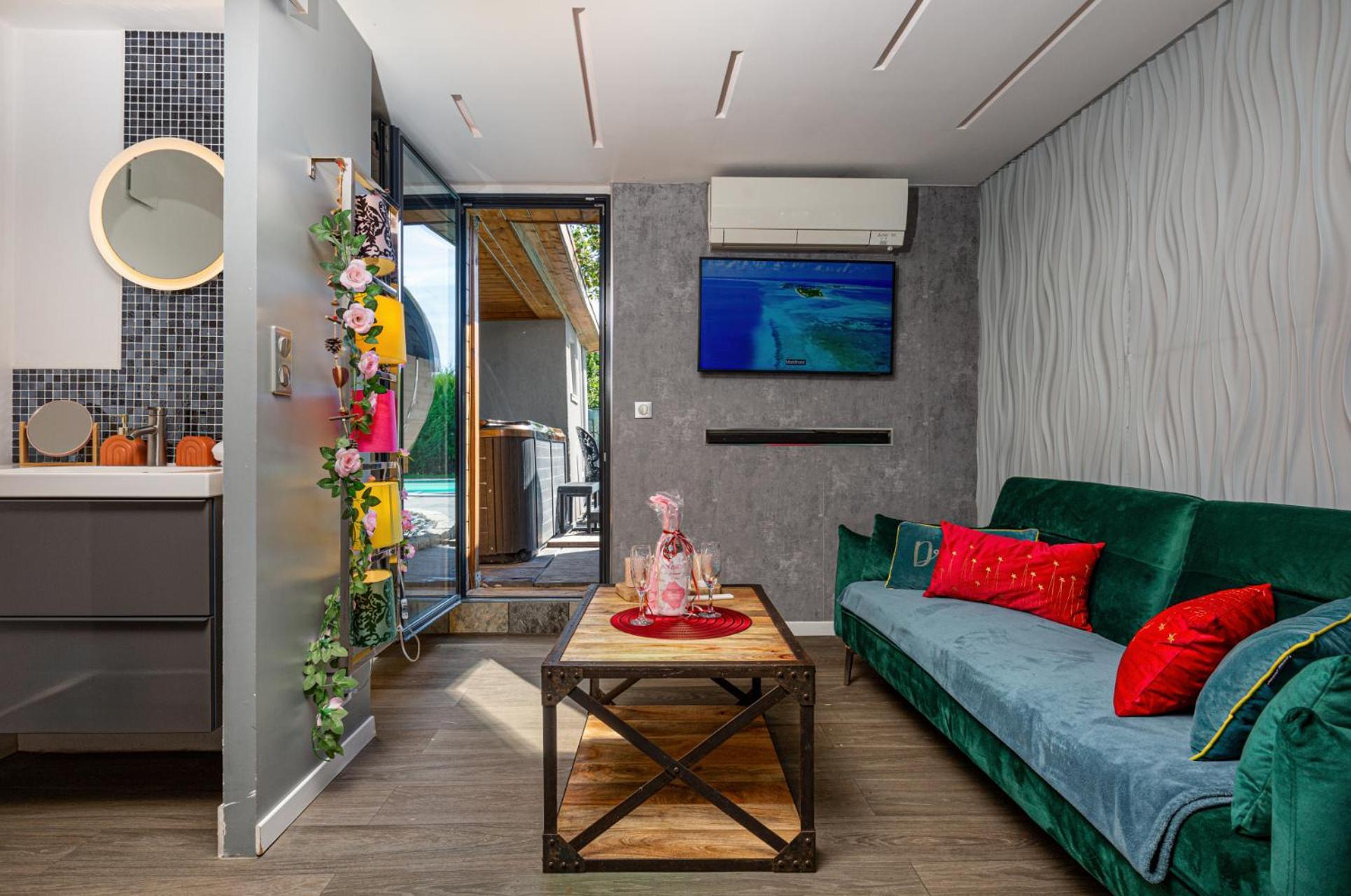 Gites Spa Strasbourg - Studio Romantique, Jacuzzi, Sauna, Terrasse Privee Furdenheim Exterior photo